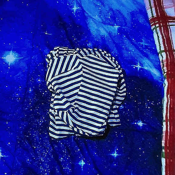 A stirred sweater size 10/12 - Picture 4 of 4